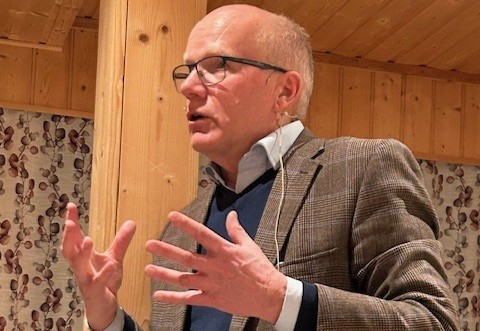 Hårek Elvenes holdt mandag 26.1 et meget engasjert og bra foredrag om Svalbardtraktaten som i år er 100 år.